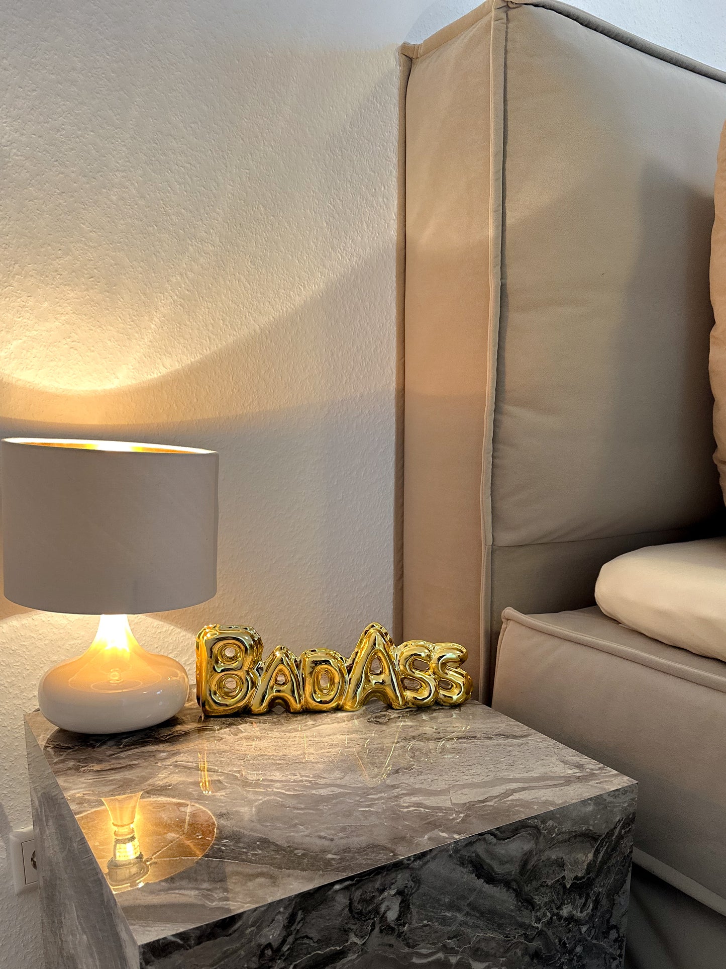 BADASS BALLON-SCHRIFT ORNAMENT GOLD