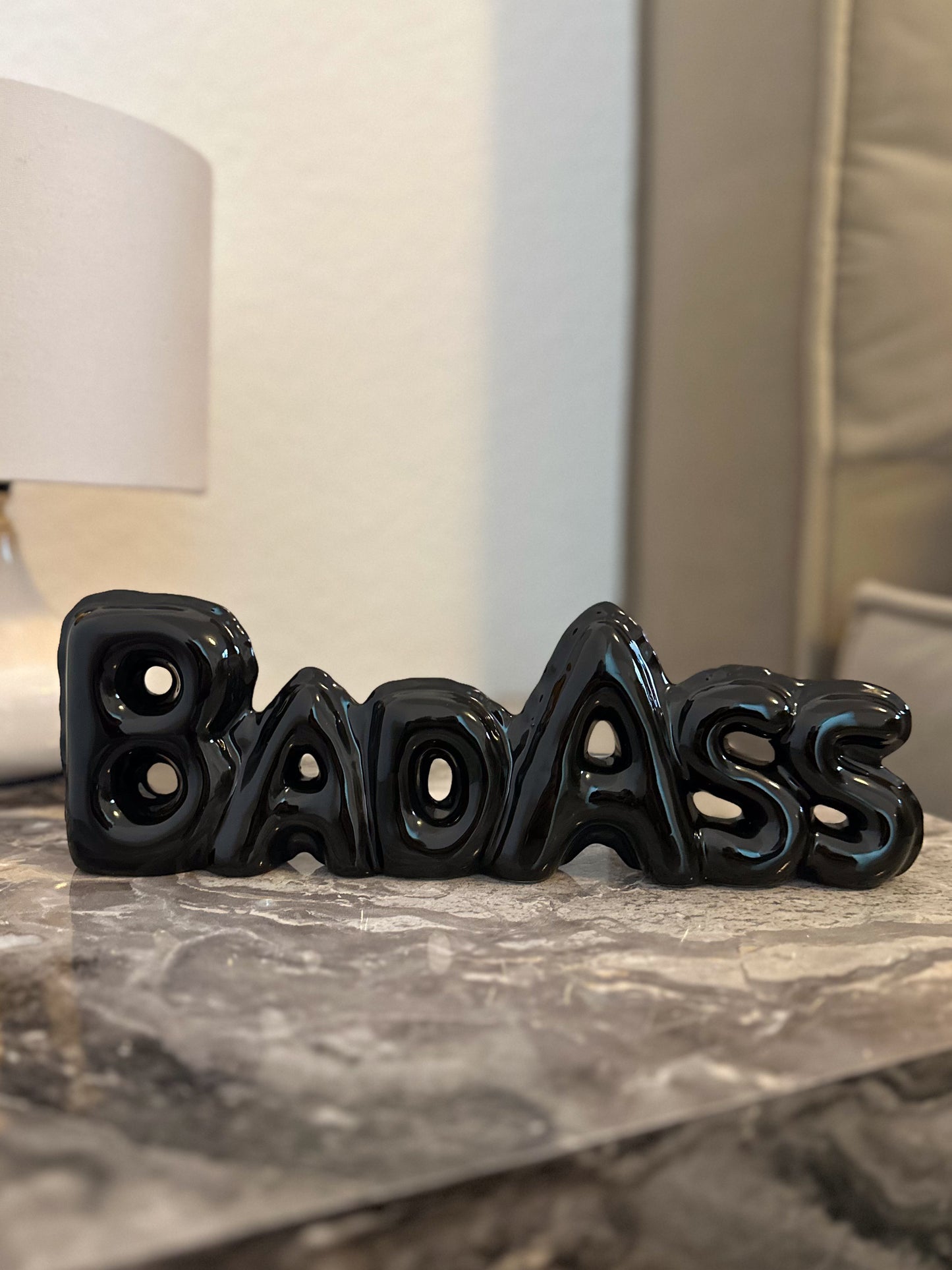 BADASS BALLON-SCHRIFT ORNAMENT SCHWARZ